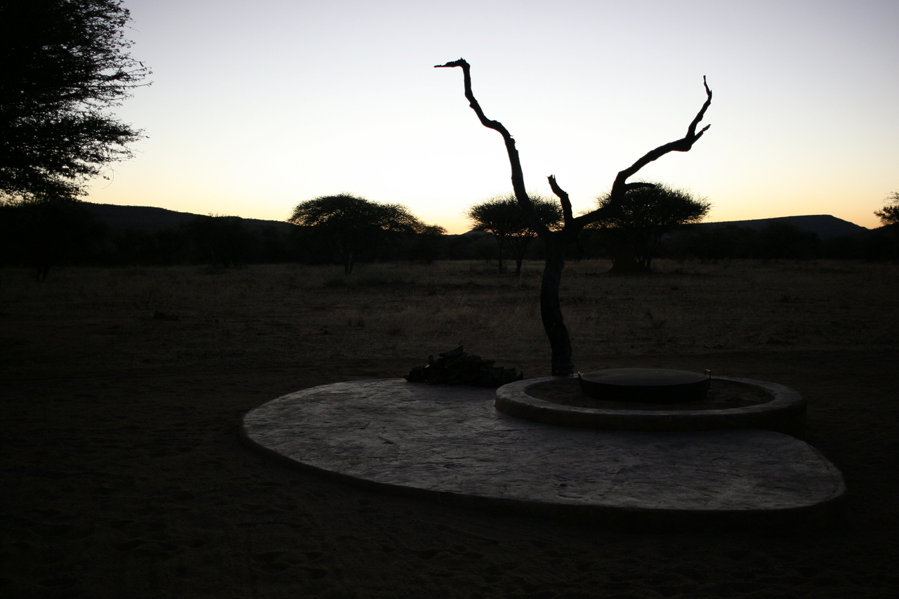 [473] 2016_06_22_01_27_37_Africa_Canon_EOS_30D_IMG_1743_00011.jpg