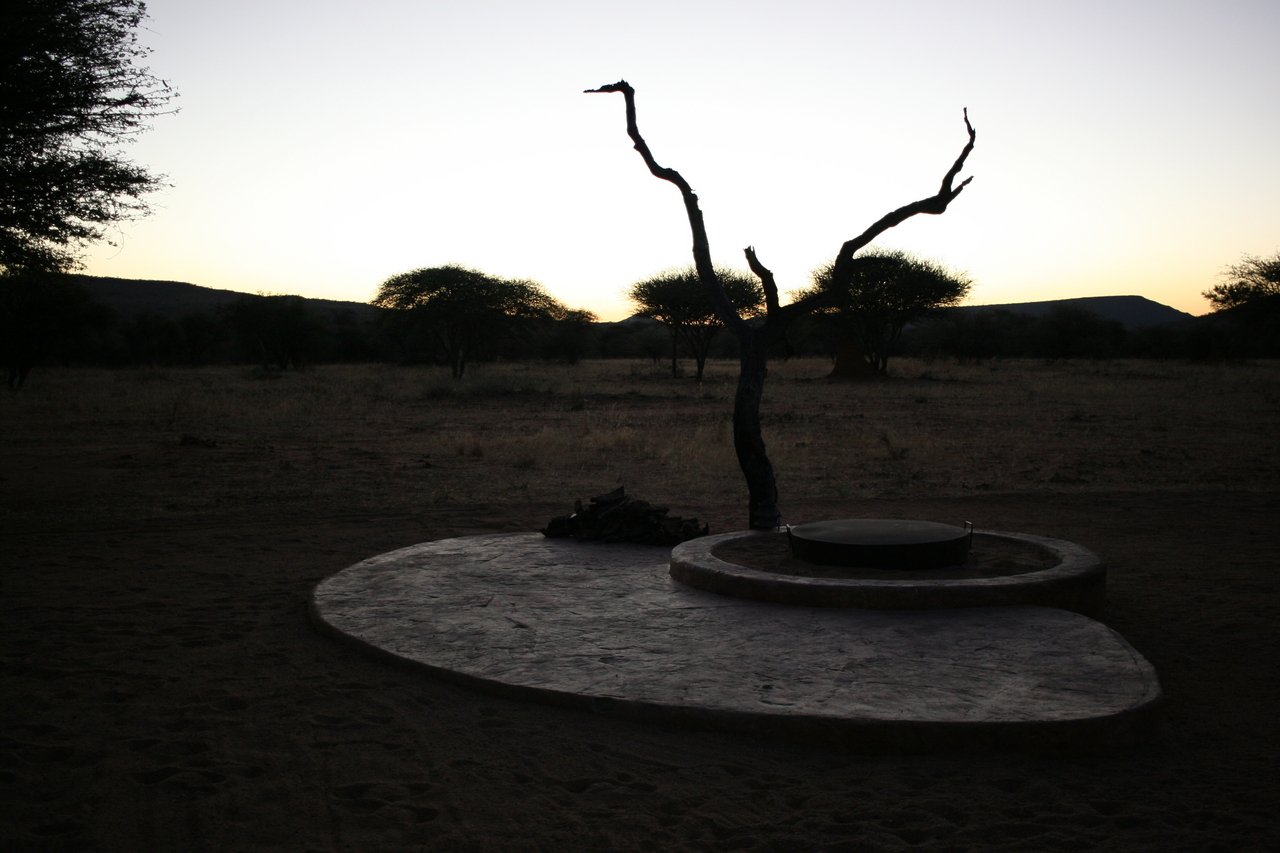 [476] 2016_06_22_01_27_44_Africa_Canon_EOS_30D_IMG_1744_00191.jpg