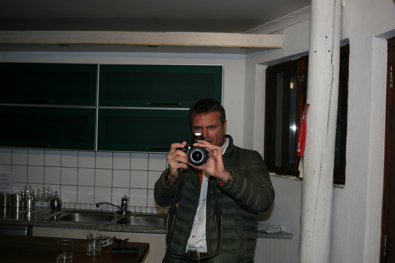 [3747] 2016_06_22_17_55_42_Africa_Canon_EOS_30D_IMG_1826_00270.jpg