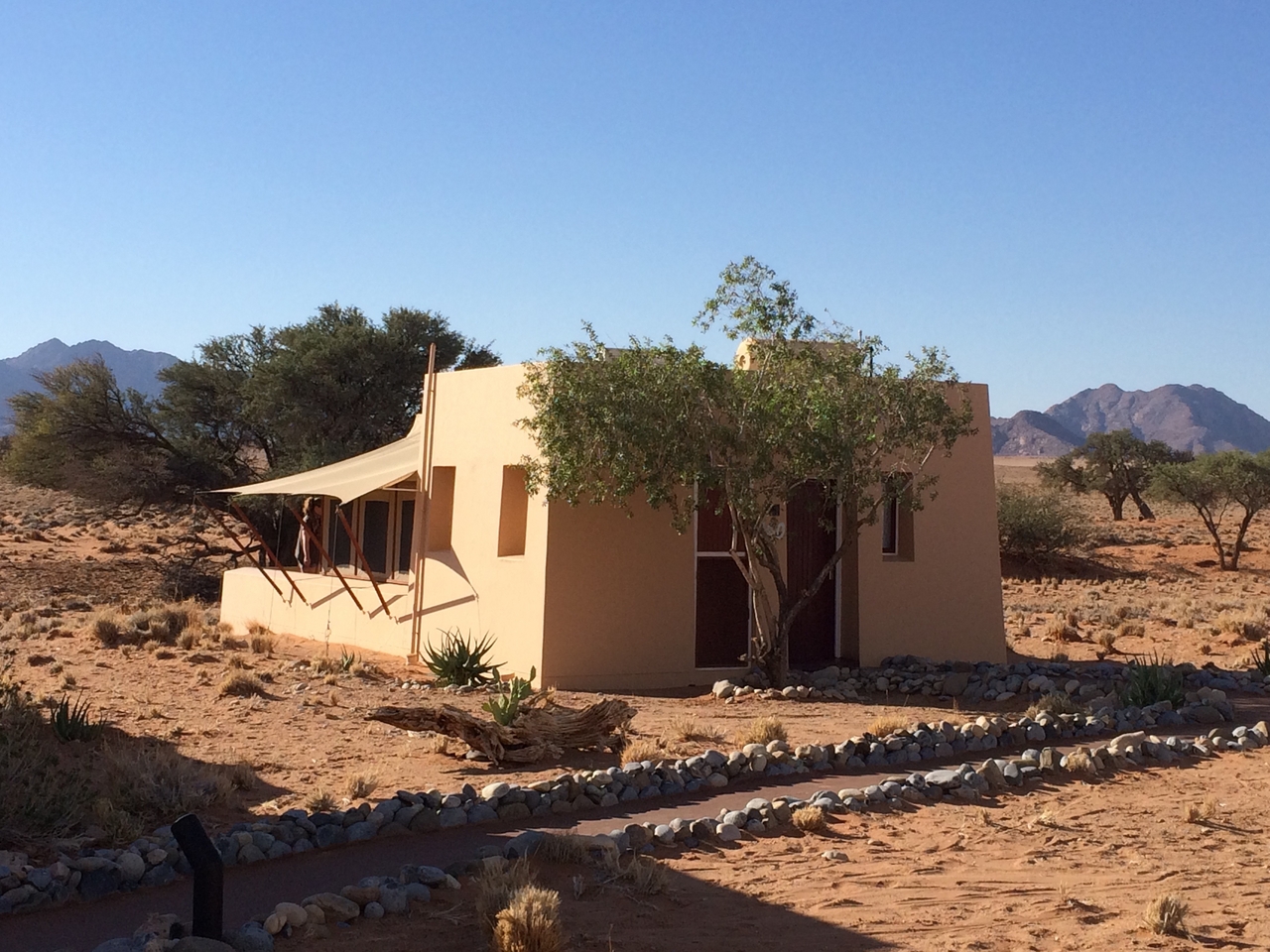 [13790] 2016_06_24_09_52_29_Africa_iPhone_5s_IMG__06093.jpg