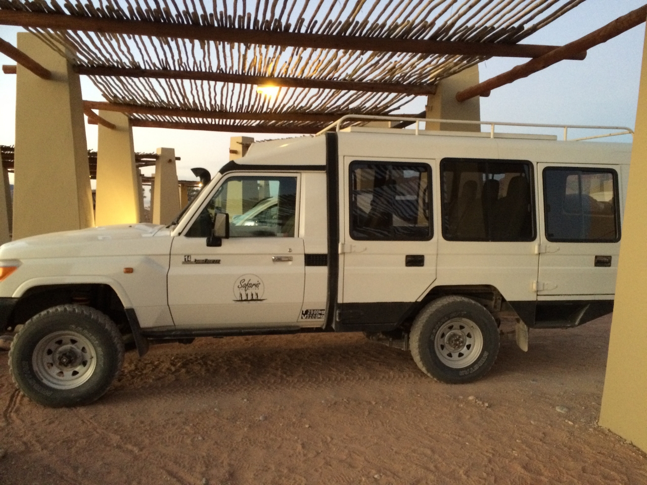 [14576] 2016_06_25_01_25_56_Africa_iPhone_5s_IMG_8300_06116.jpg