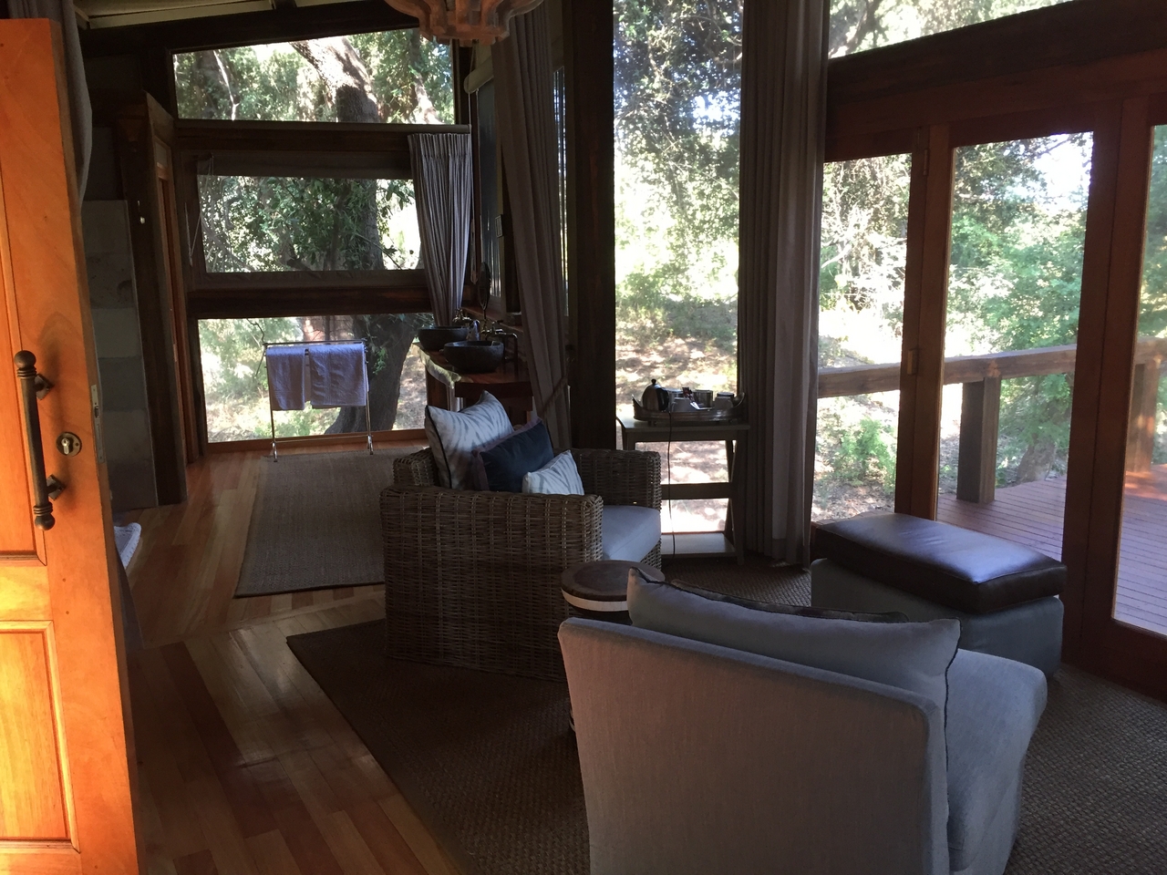 [27048] 2016_07_01_13_57_39_Africa_iPhone_6_IMG_8648_03506.jpg